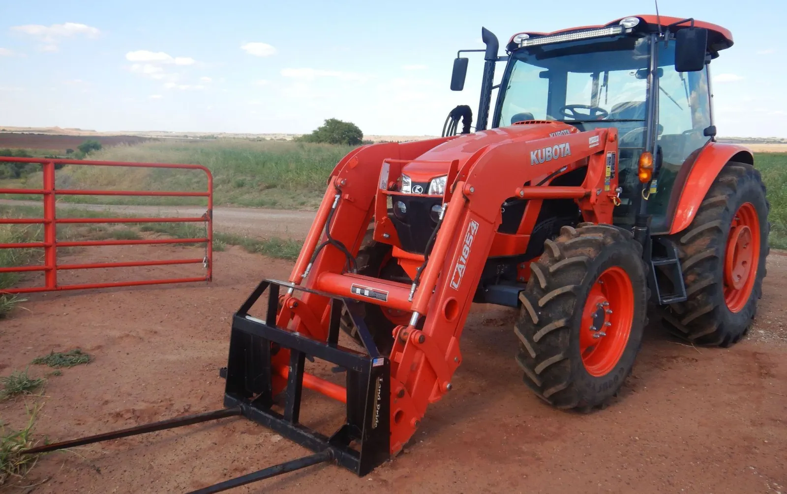 Kubota M5-111 Tractor