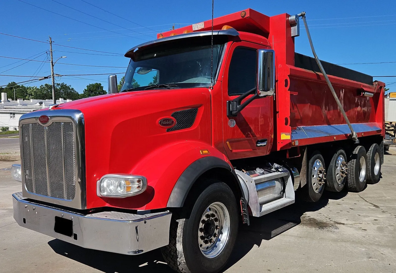 2015 Peterbilt 567 Compactor / Roller