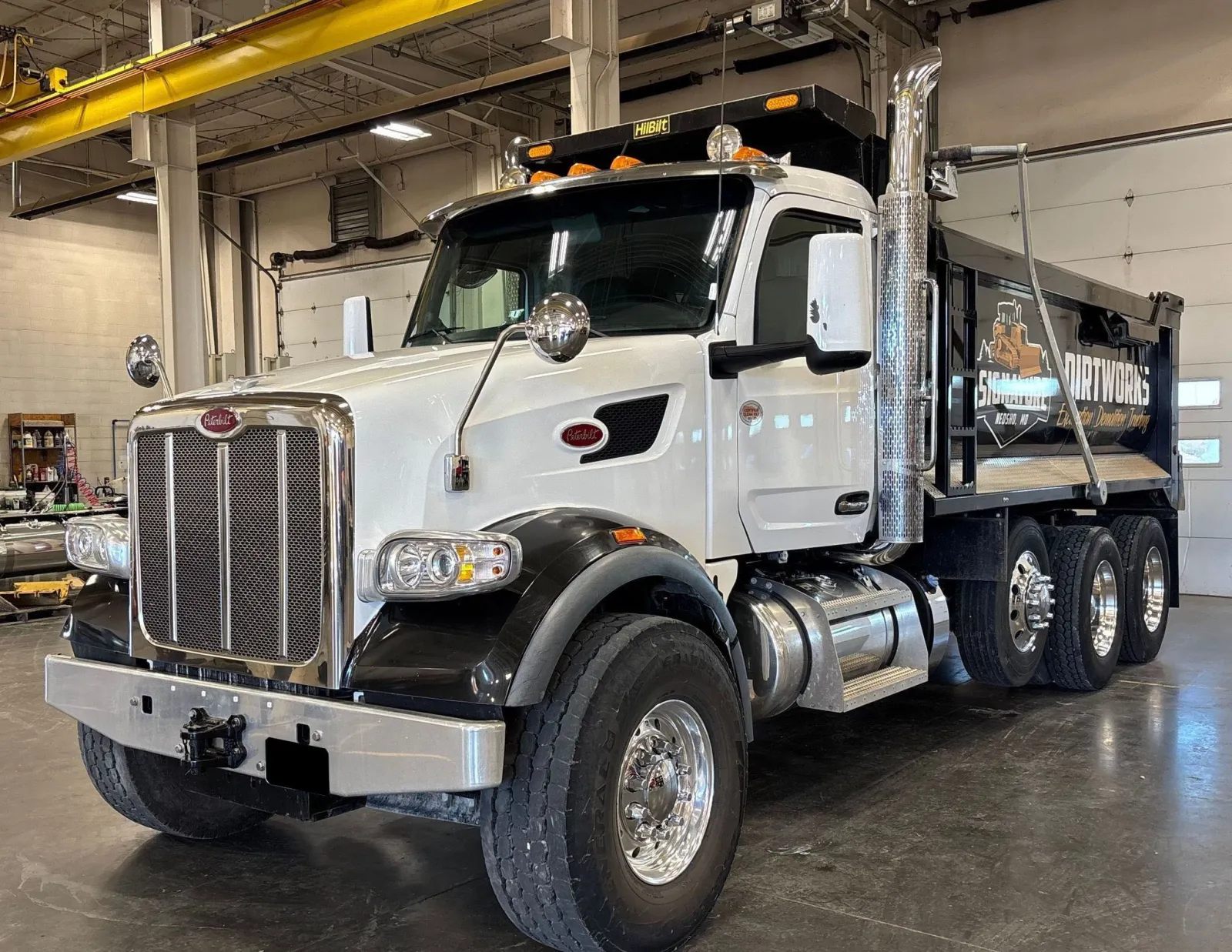 2025 Peterbilt 567 Compactor / Roller