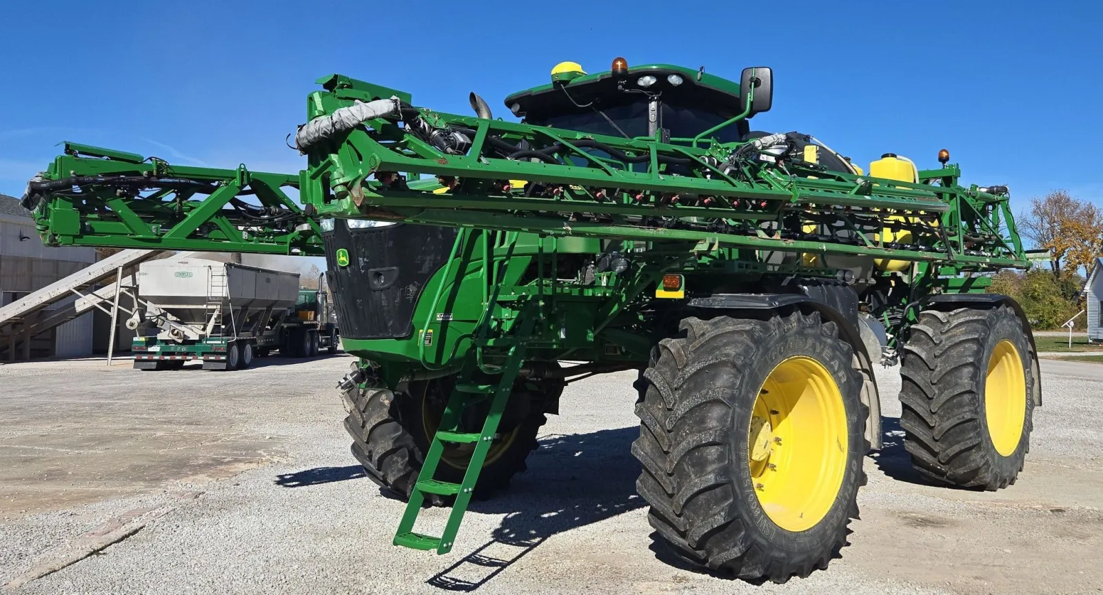 2016 John Deere R4045 Sprayer